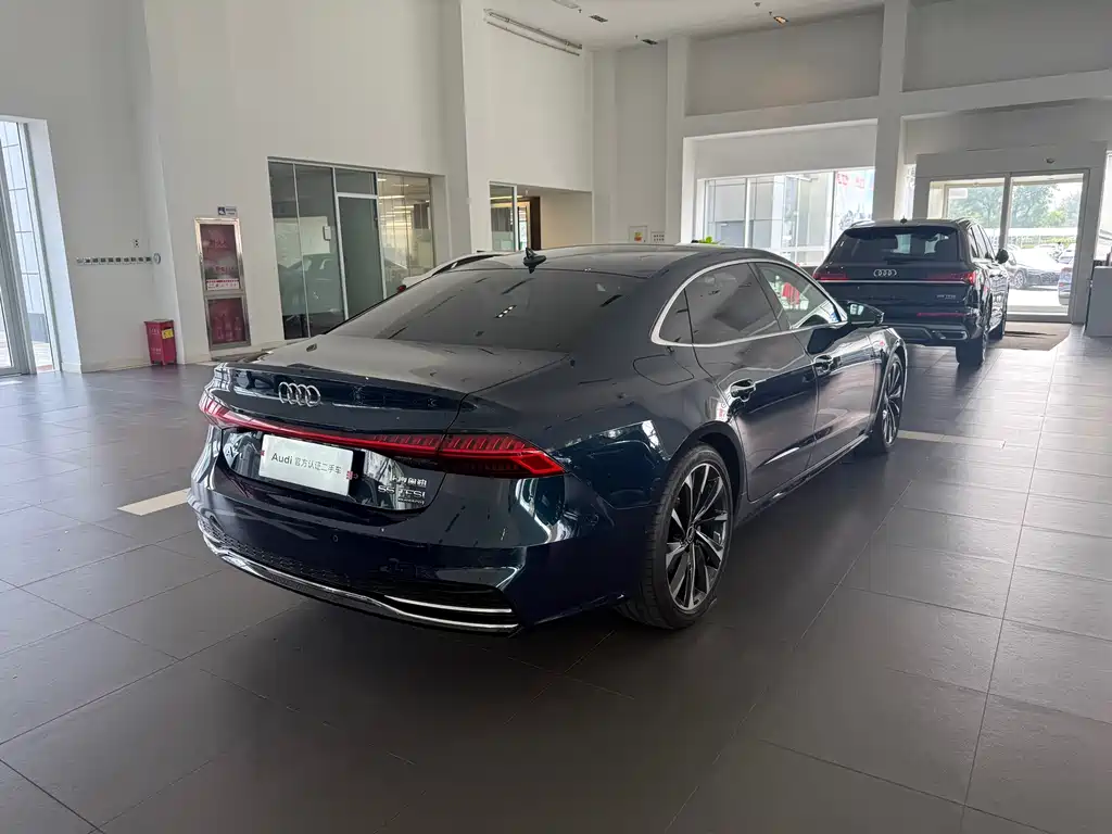 Audi A7L 2022 55 TFSI quattro S-line