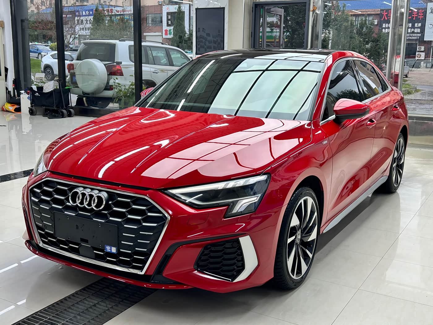 Audi A3 1.4 л 2023 г. красный/фиолетовый, пробег 33000 км