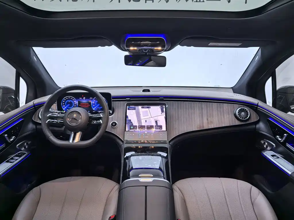 Mercedes-Benz EQE SUV — миниатюра 13