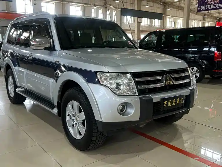 Mitsubishi Pajero (Import) — миниатюра 3