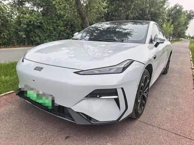Geely Galaxy E 8 2025 700km — фото 1