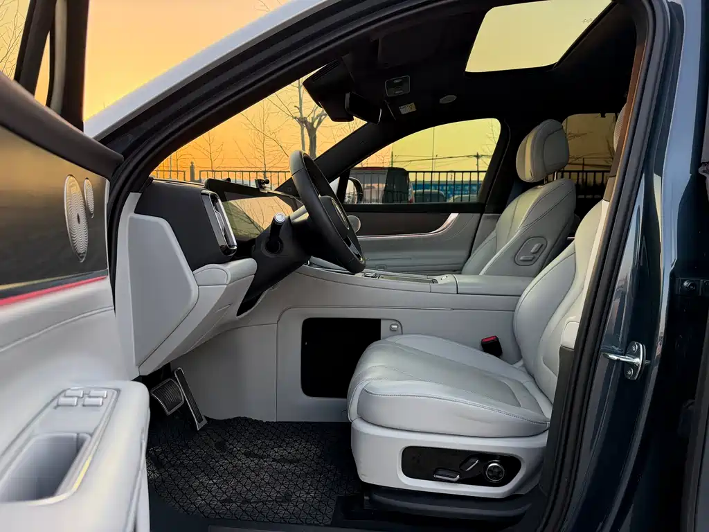 AITO ASK THE WORLD M9