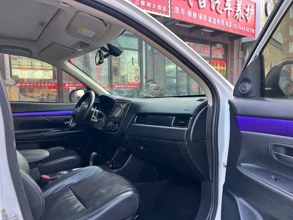 MITSUBISHI OUTLANDER