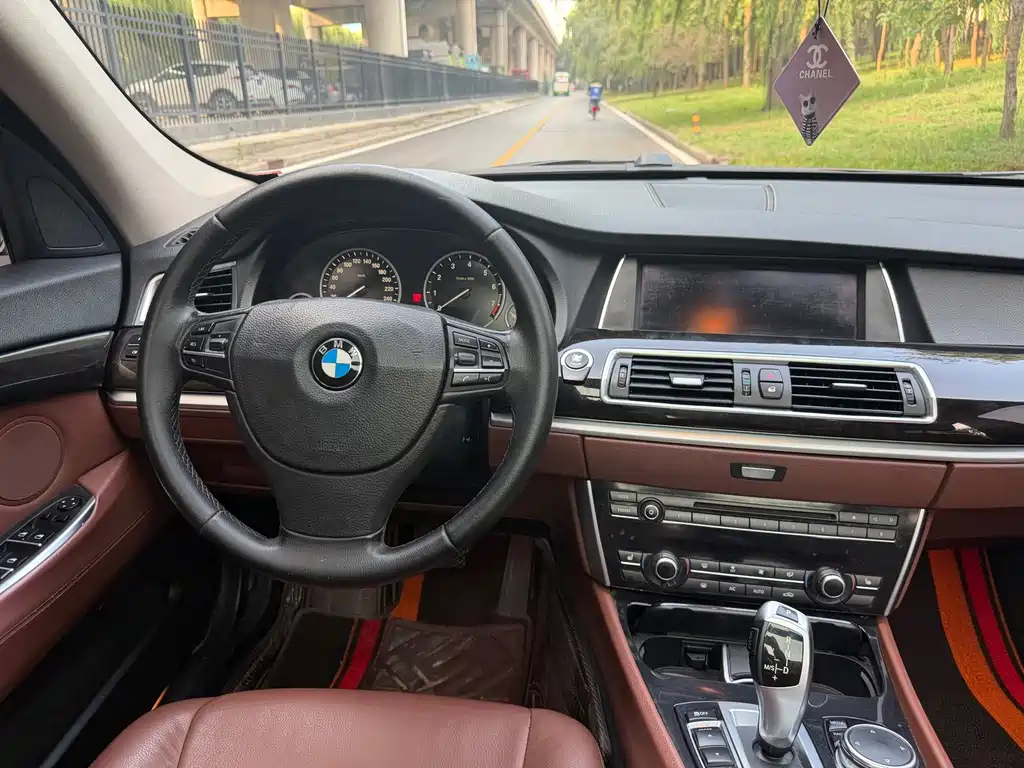 BMW 5 Series GT — миниатюра 9