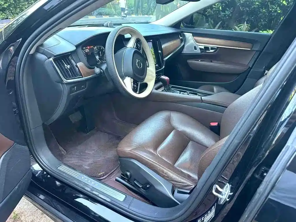 Volvo S90 2019 T5