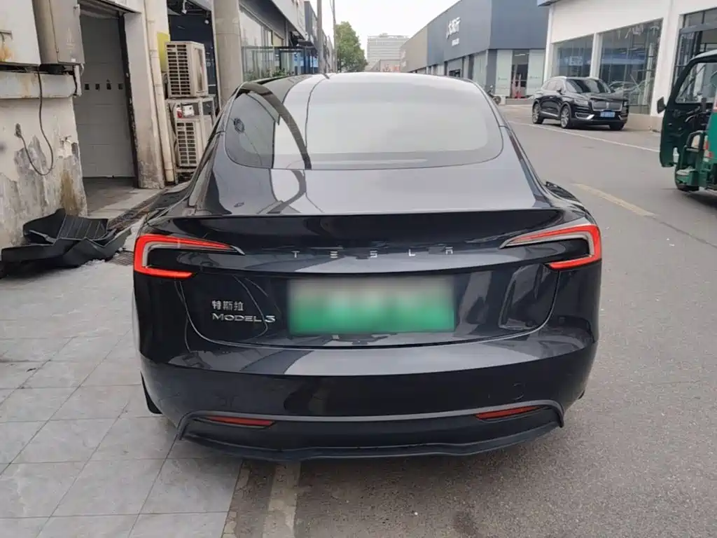 Tesla Model 3 — миниатюра 6