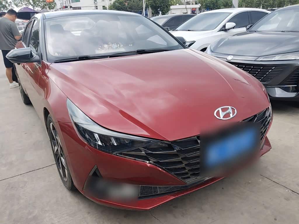 Hyundai Elantra 1.5 л 2022 г. красный/фиолетовый, пробег 38500 км