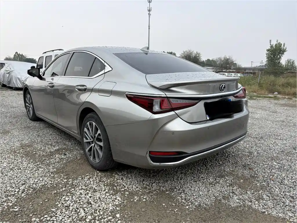 Lexus ES — миниатюра 7