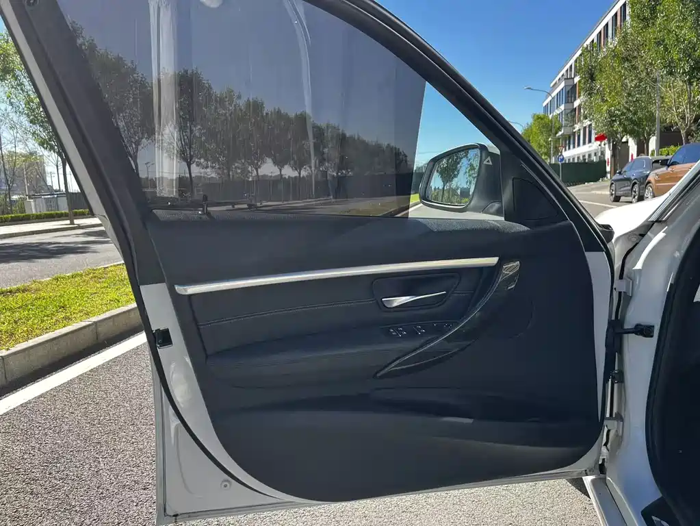 BMW 3 Series — миниатюра 15