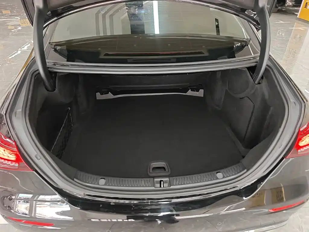 Mercedes-Benz E-Class — миниатюра 19