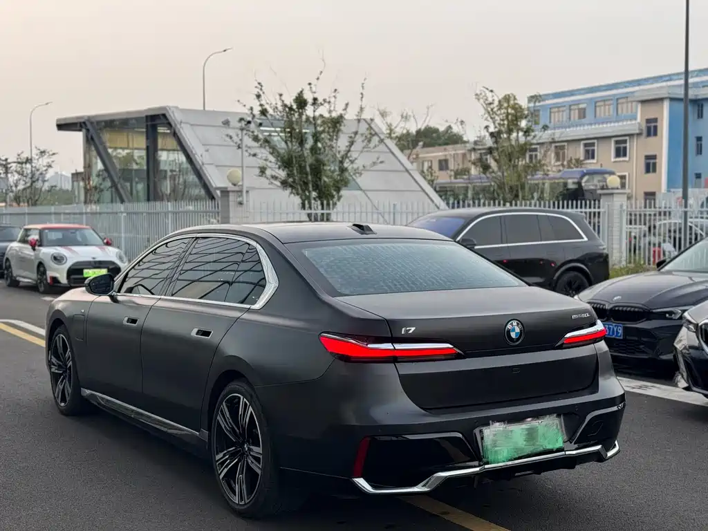 BMW i7 — миниатюра 9