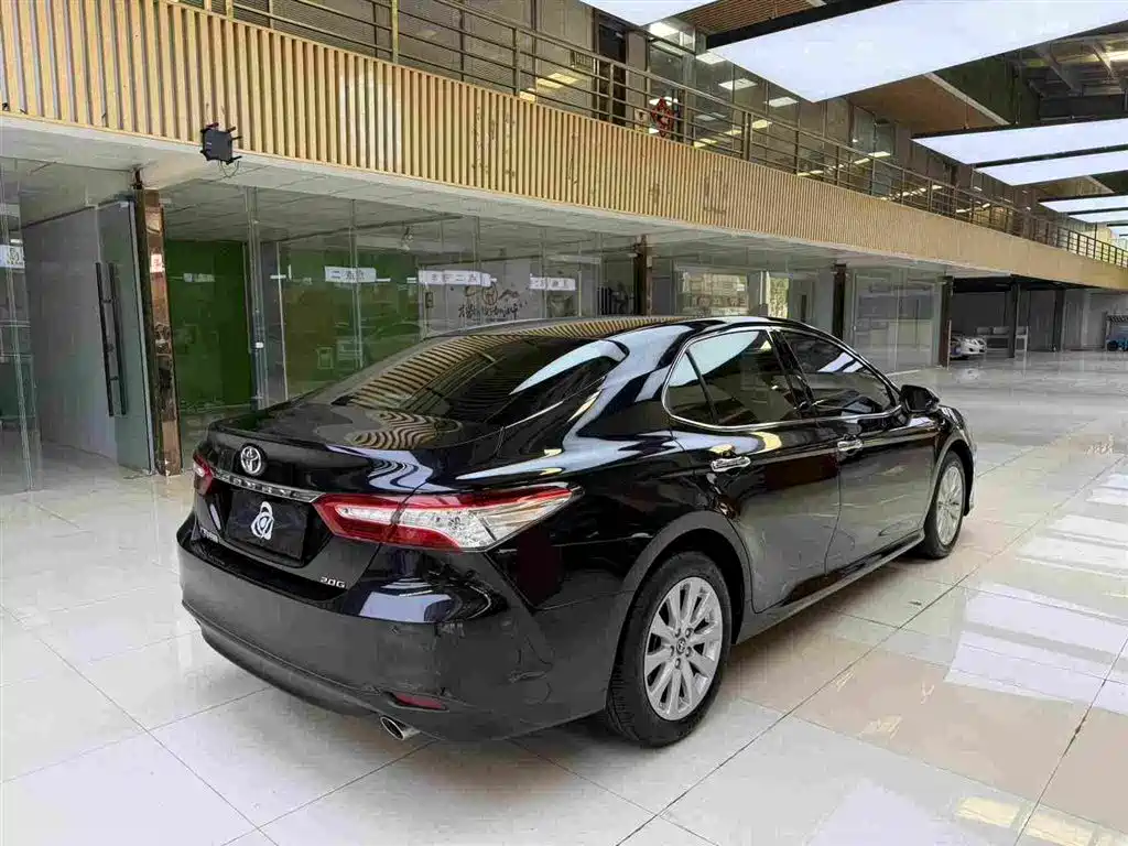 Toyota Camry — миниатюра 9