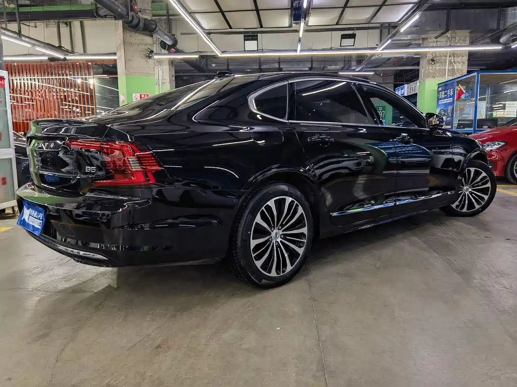 VOLVO S90