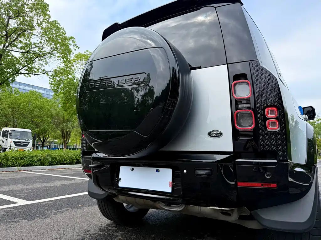 Land Rover Defender — миниатюра 10