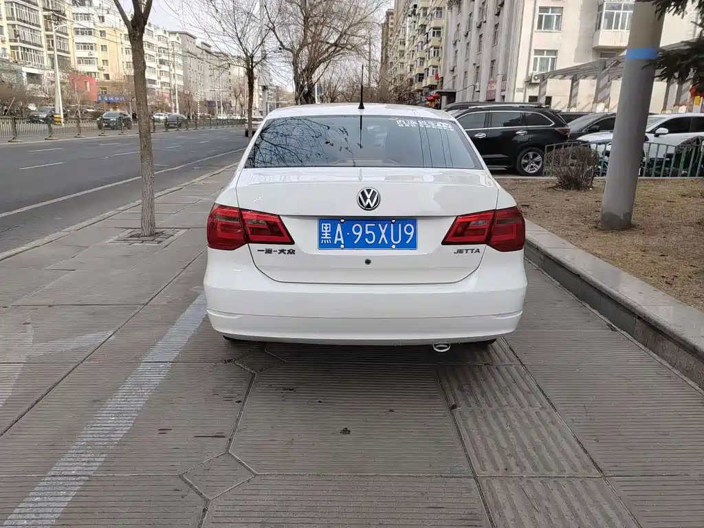 Volkswagen Jetta 1.6L Manual Fashion Type, фото 4