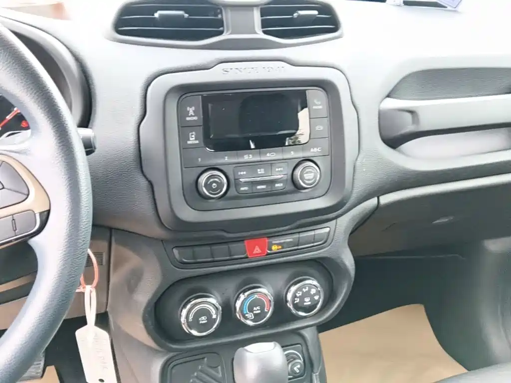 Jeep Renegade — миниатюра 13