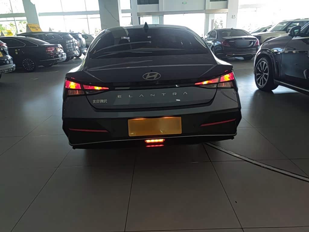 Hyundai Elantra 1.5 л 2024 г. Голубой, пробег 1700 км