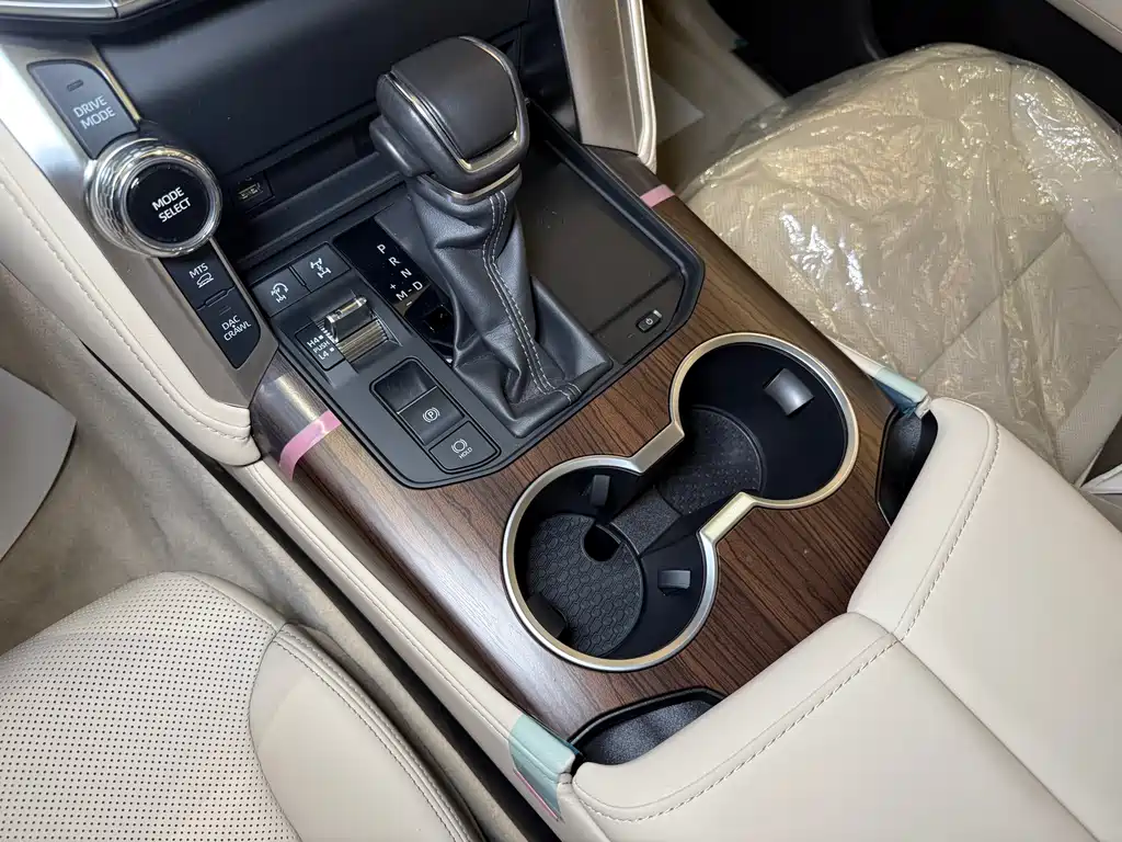 Toyota Land Cruiser LC300 2024 3.5T AT