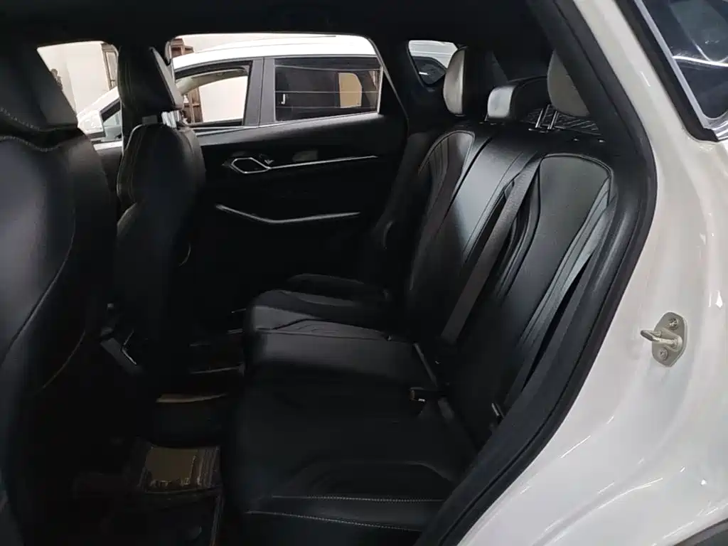 Geely Binyue — миниатюра 17