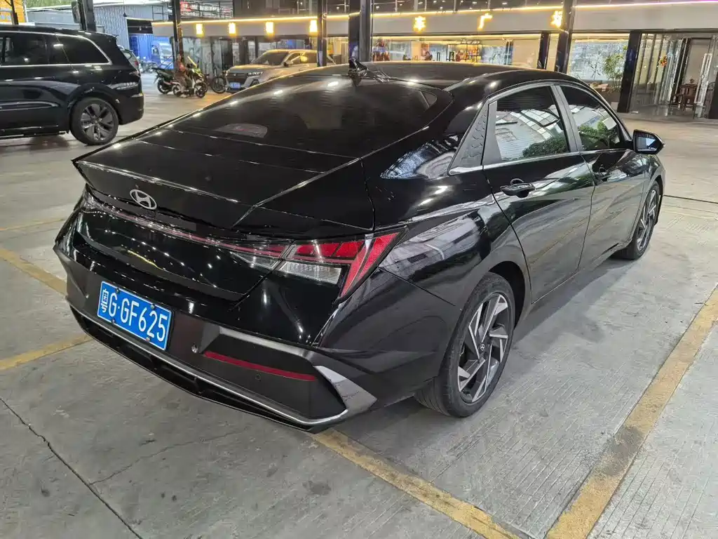 Hyundai Elantra 2023 — фото 2