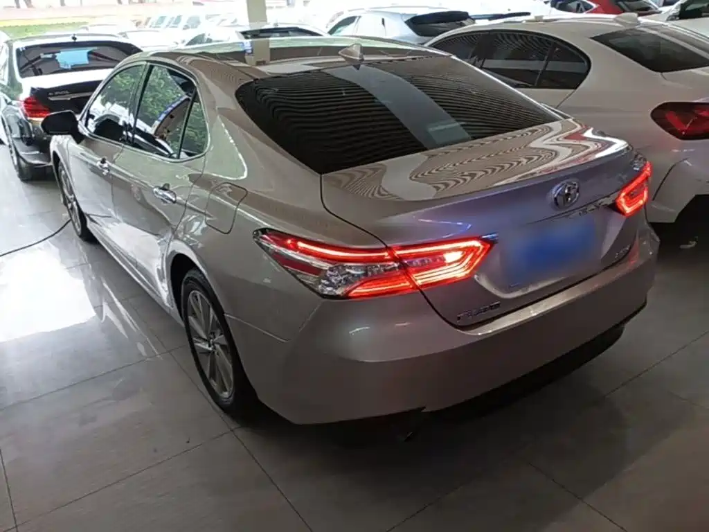 Toyota Camry — миниатюра 5