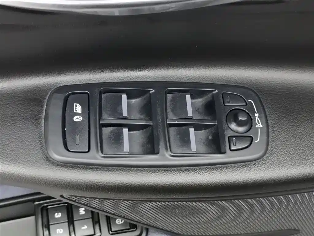 Jaguar XE 2017 2.0T 240PS R-Sport