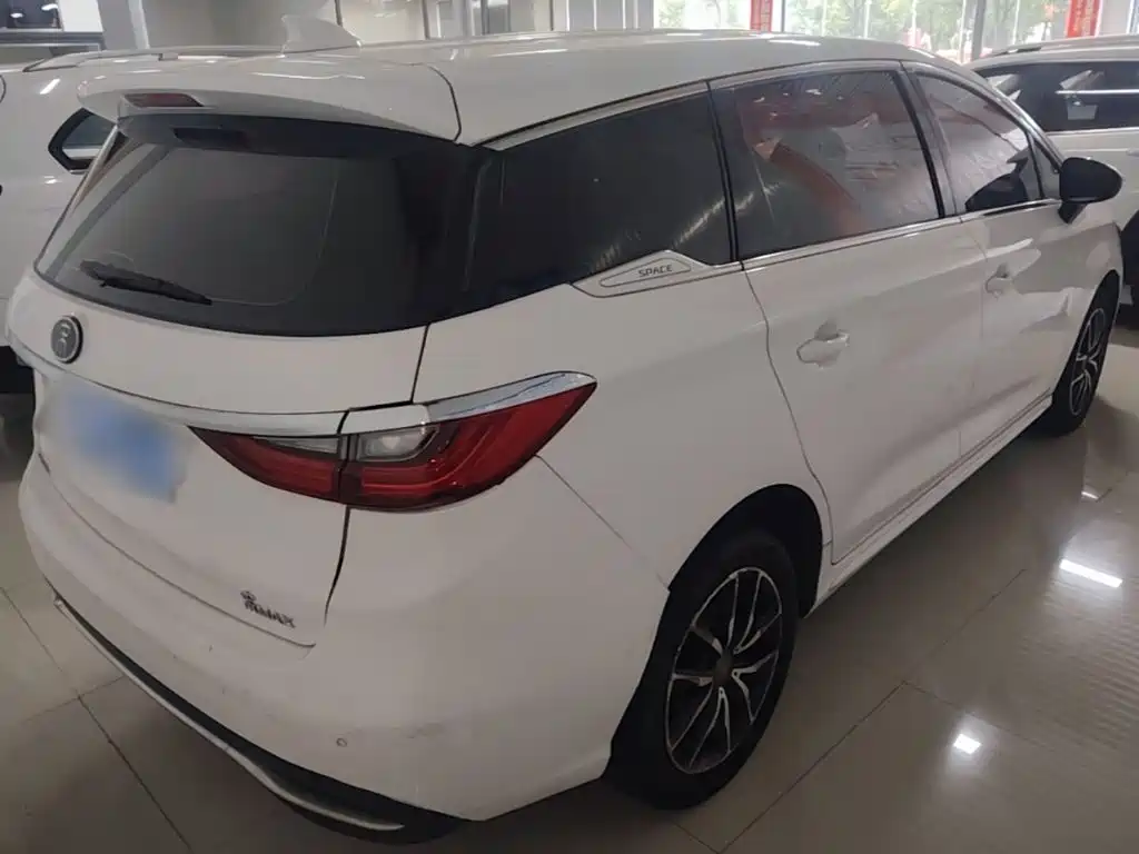 BYD MAX — миниатюра 7