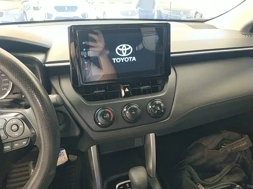 Toyota Corolla Cross — миниатюра 13