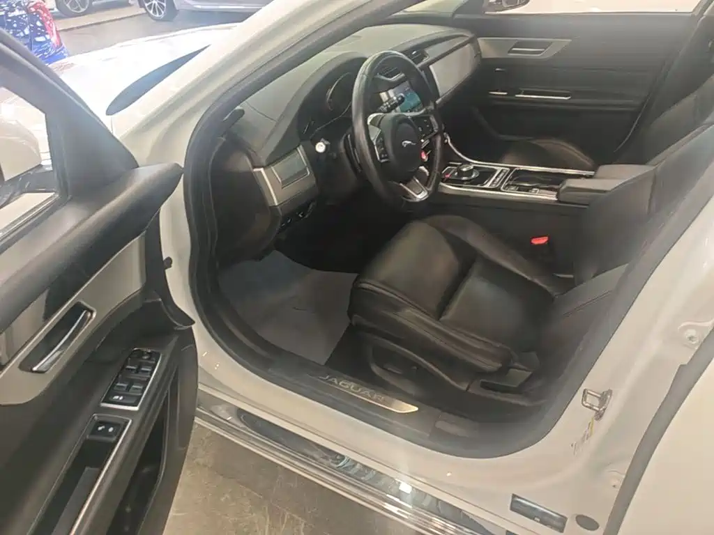 Jaguar XFL — миниатюра 16