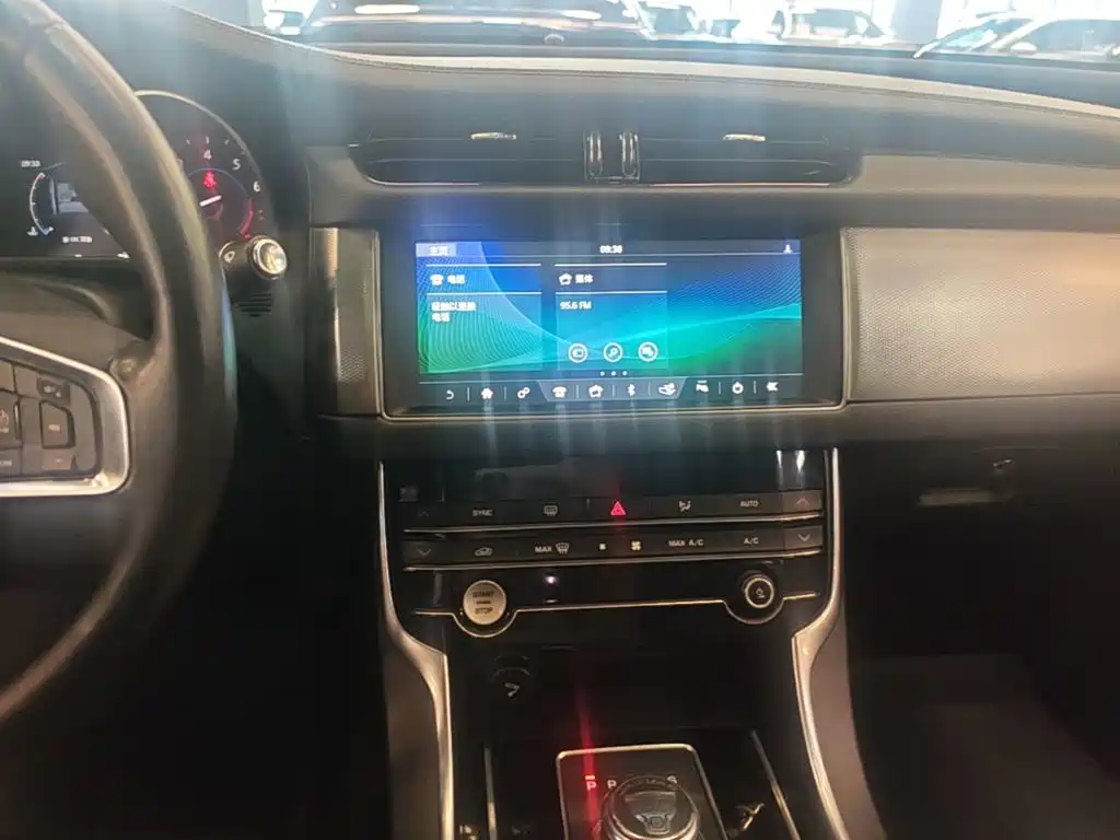 Jaguar XFL — миниатюра 13