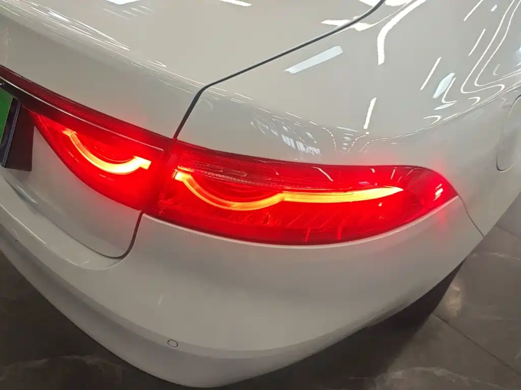 Jaguar XFL — миниатюра 8