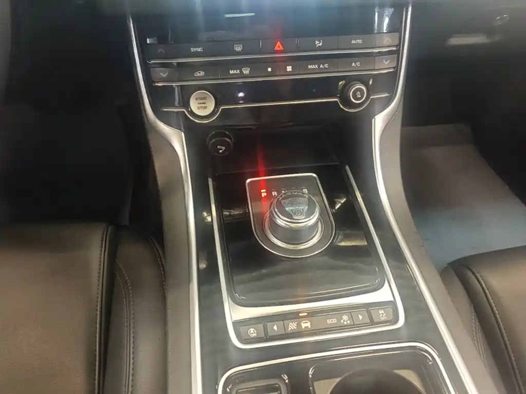 Jaguar XFL — миниатюра 14