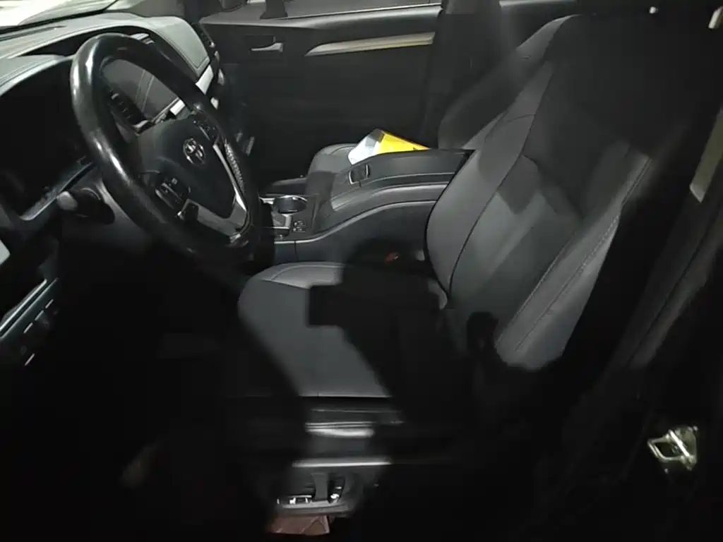 Toyota Highlander — миниатюра 18