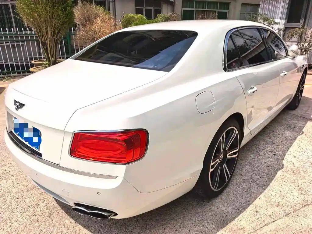Bentley Flying Spur — миниатюра 2