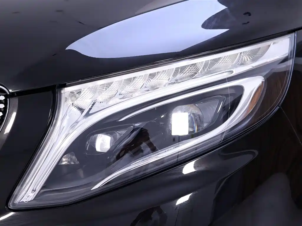 MERCEDES-BENZ V CLASS