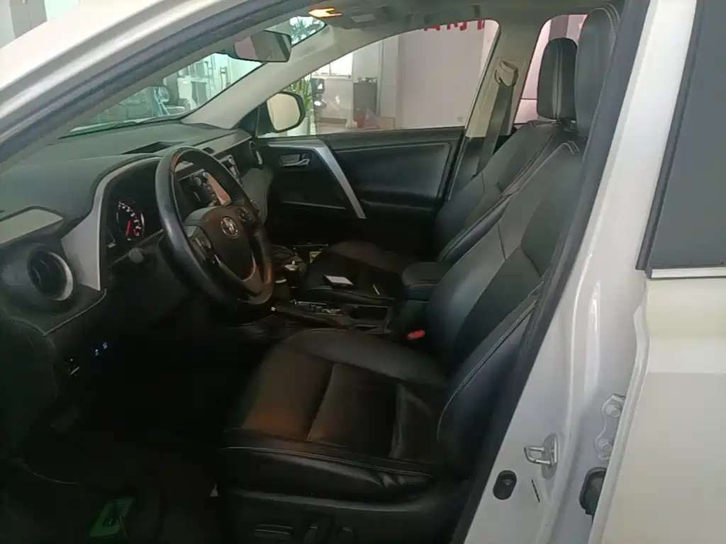 Toyota RAV4 — миниатюра 15