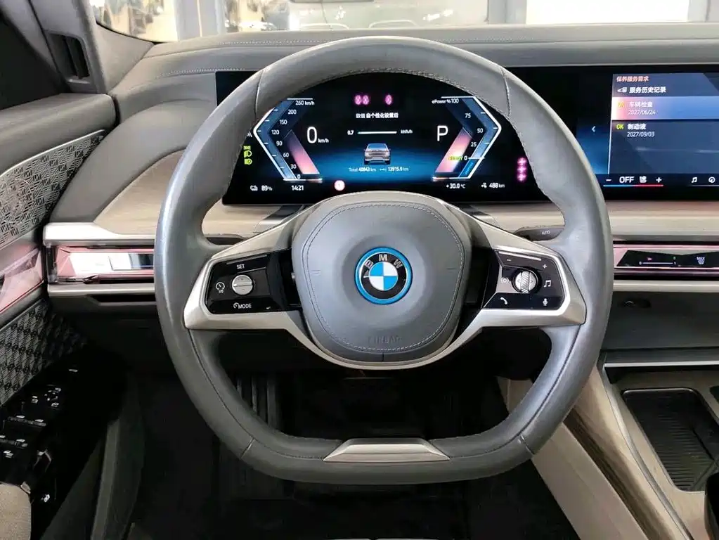 BMW i7 — миниатюра 10