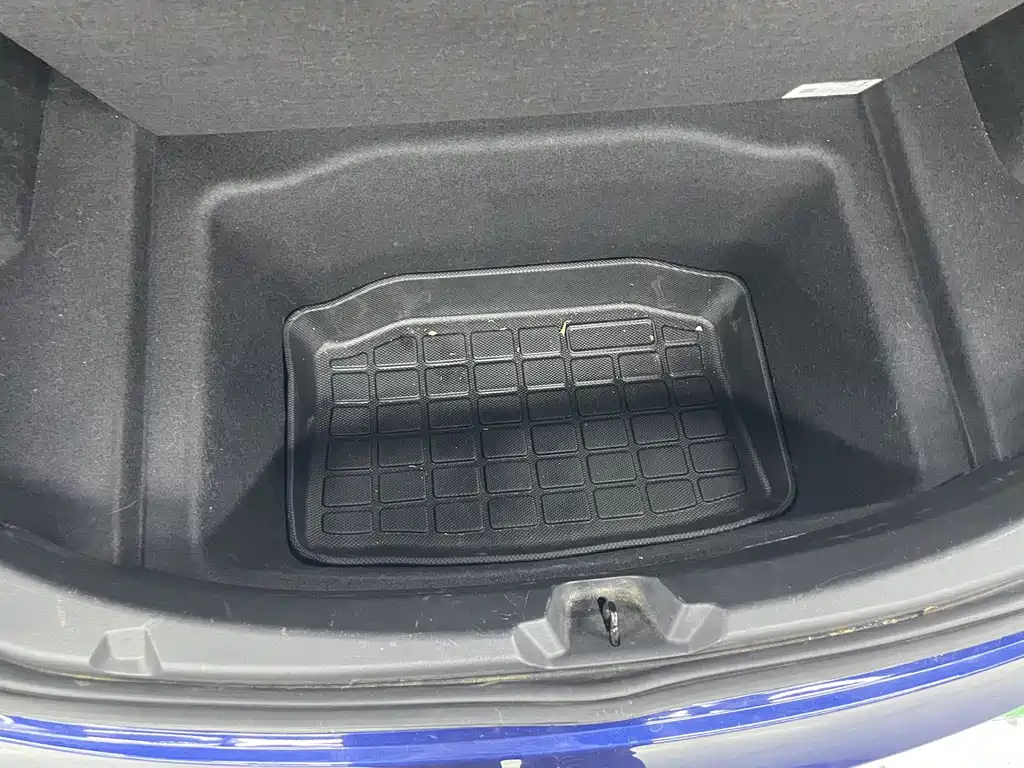 Tesla Model 3 — миниатюра 18