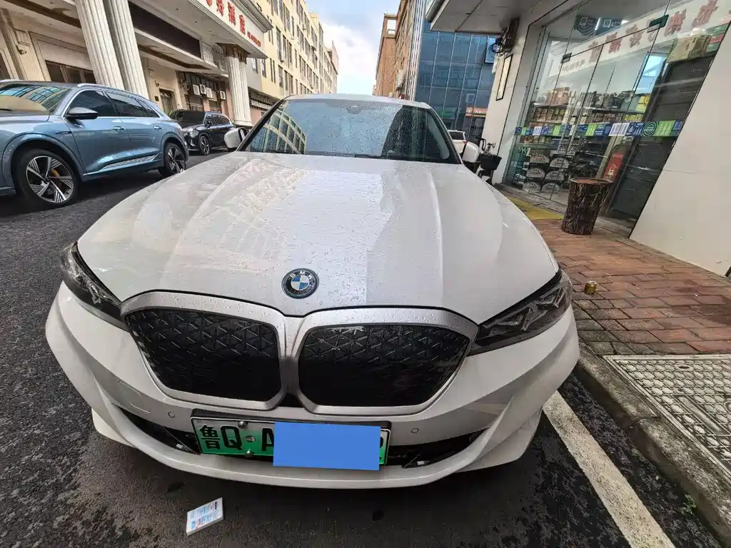 BMW i3 2025 eDrive 35 L
