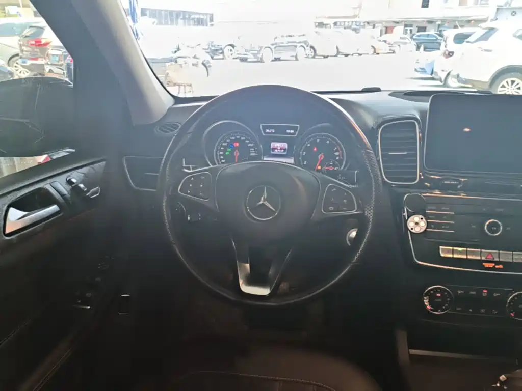 Mercedes-Benz GLE (Import) — миниатюра 11