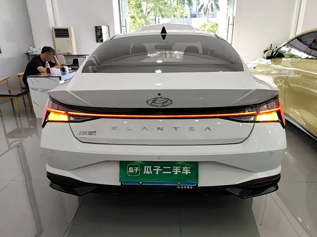Hyundai Elantra — миниатюра 6