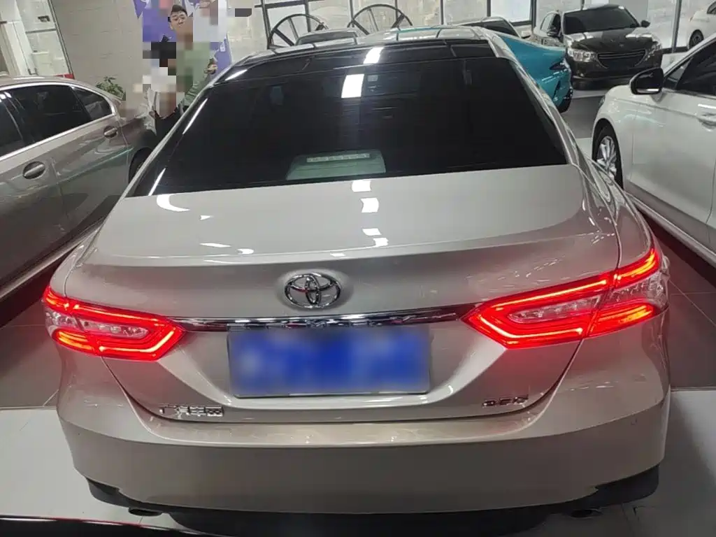 Toyota Camry — миниатюра 6