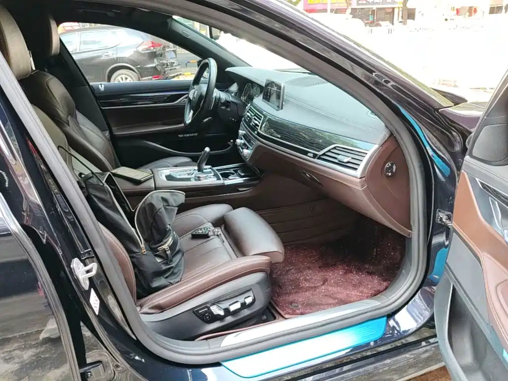 BMW 7 Series — миниатюра 25