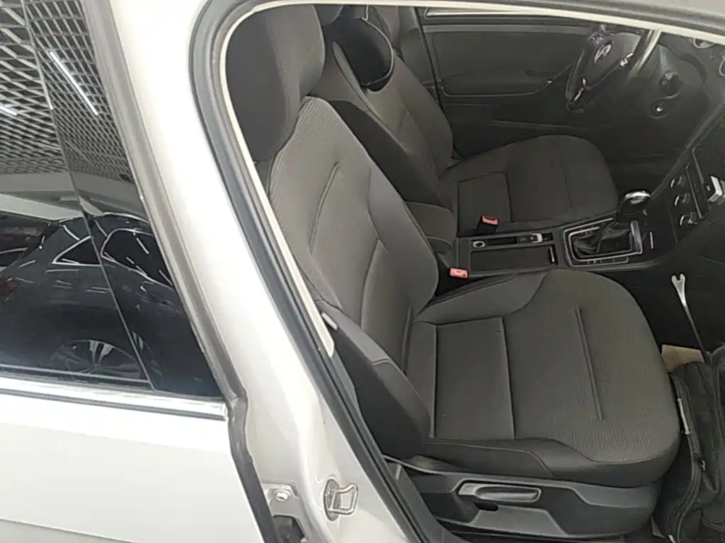 Volkswagen Golf — миниатюра 25