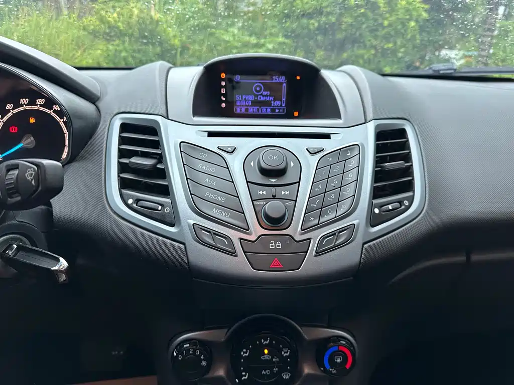 Ford Fiesta — миниатюра 12