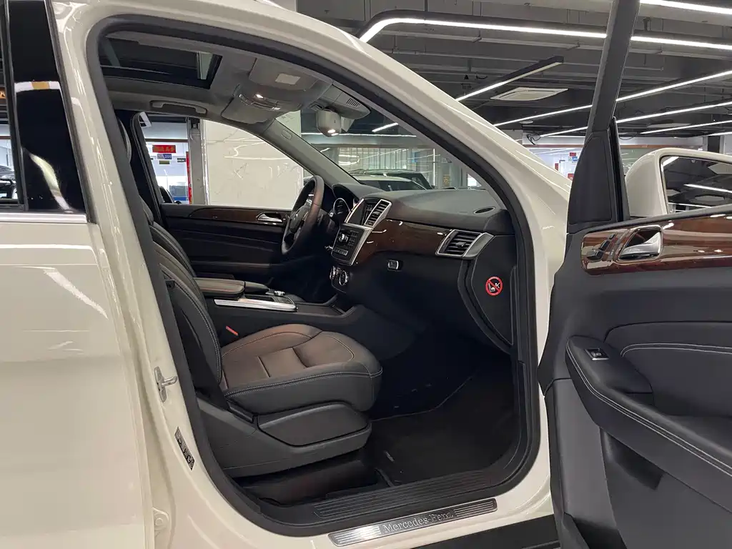 Mercedes-Benz M-Class — миниатюра 8