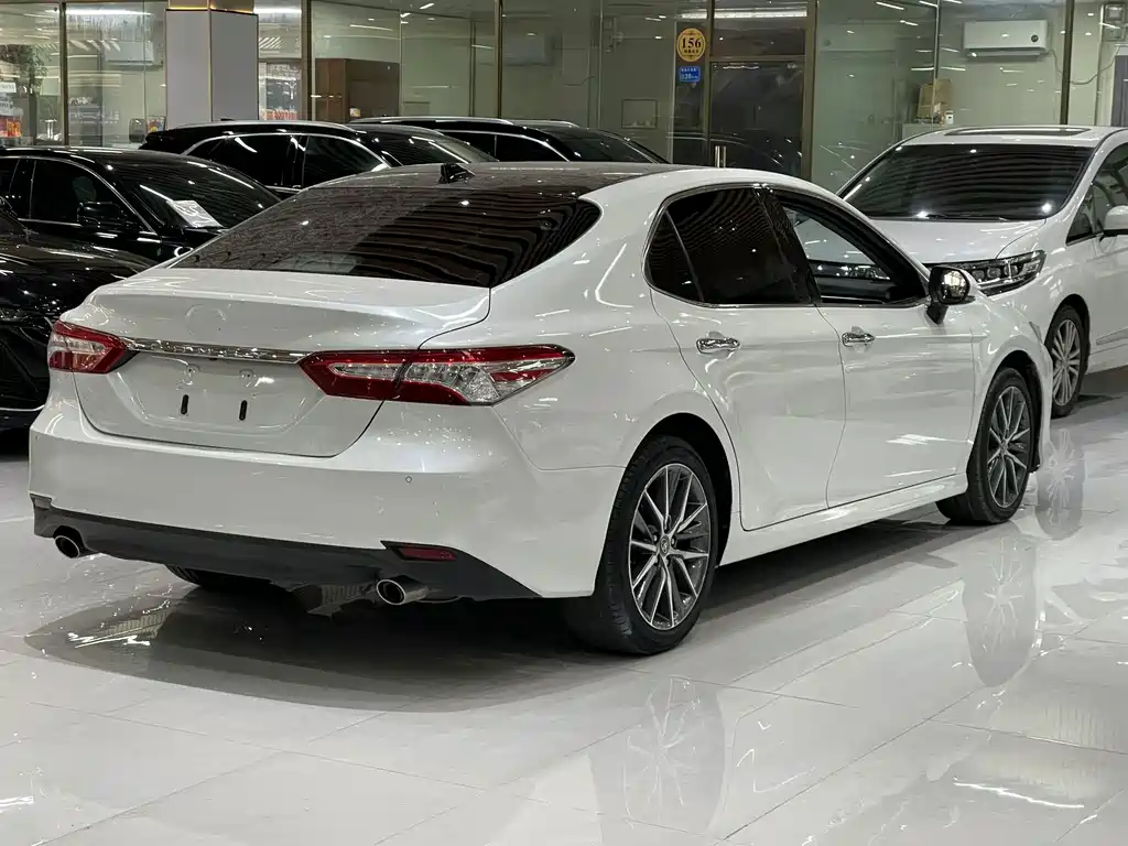 Toyota Camry — миниатюра 8