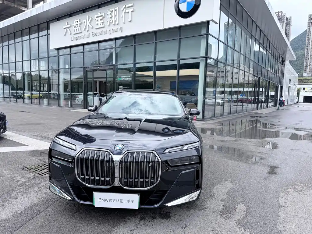 BMW i7
