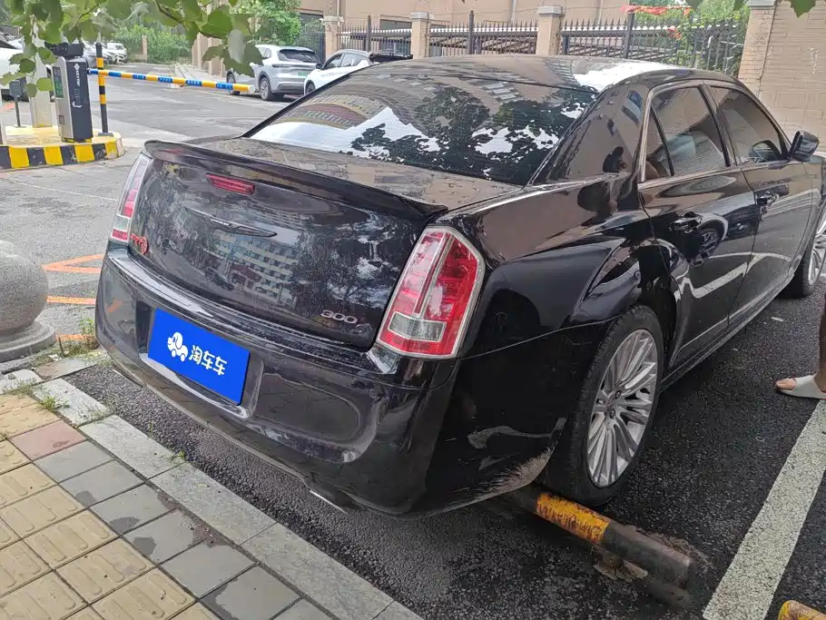 Chrysler 300C — миниатюра 3