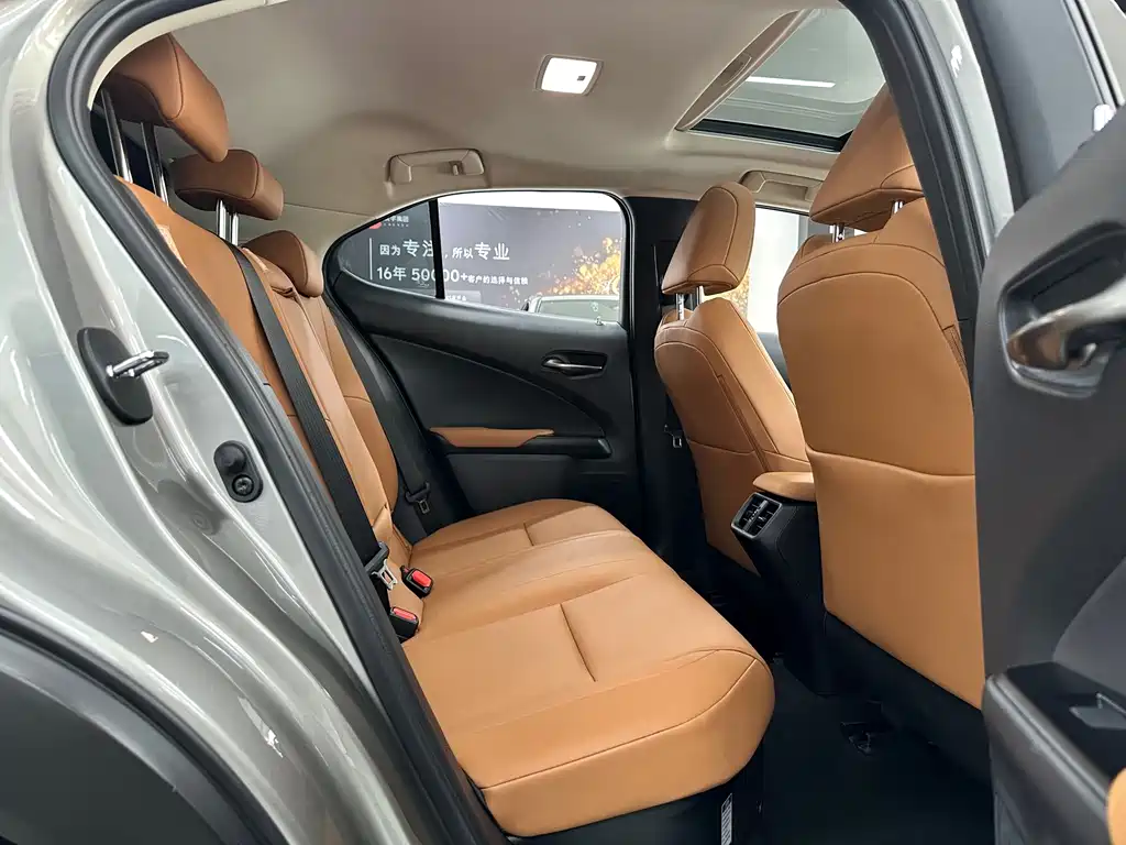 Lexus UX — миниатюра 15